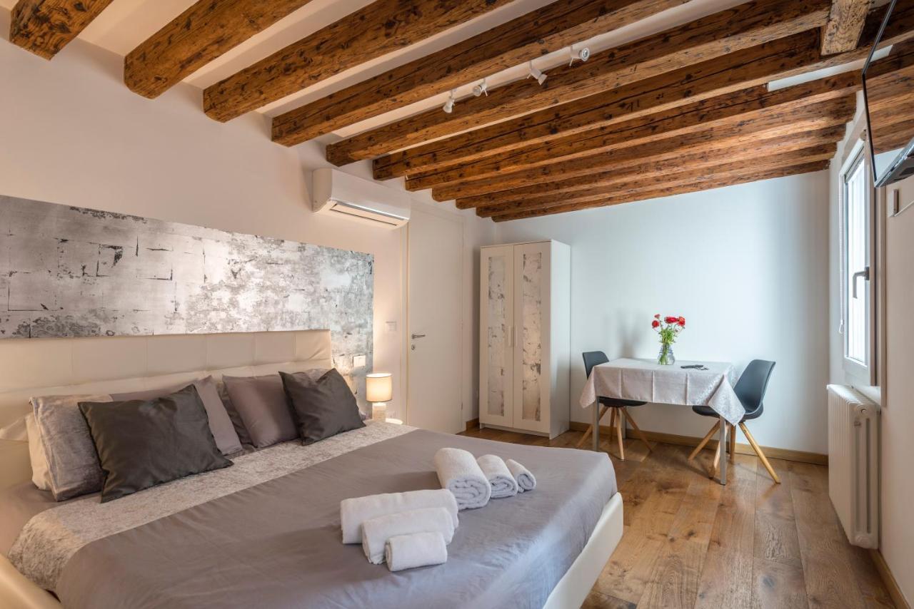 Tre Elementi, Close The Grand Canal Venecia